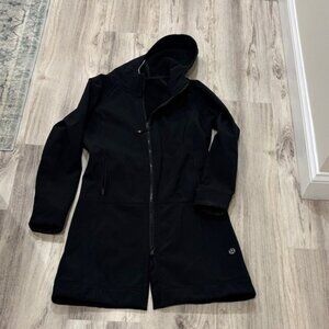 Lululemon Apres softshell jacket in black size 10